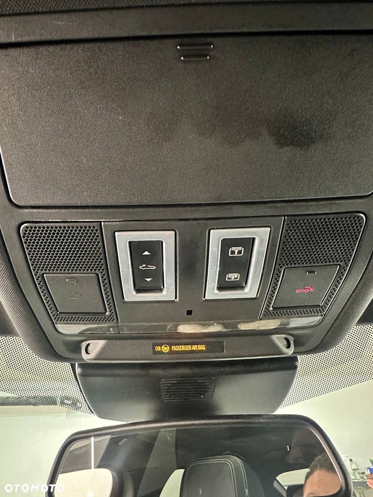 Jaguar XE 2.0 D AWD R-Sport - 18