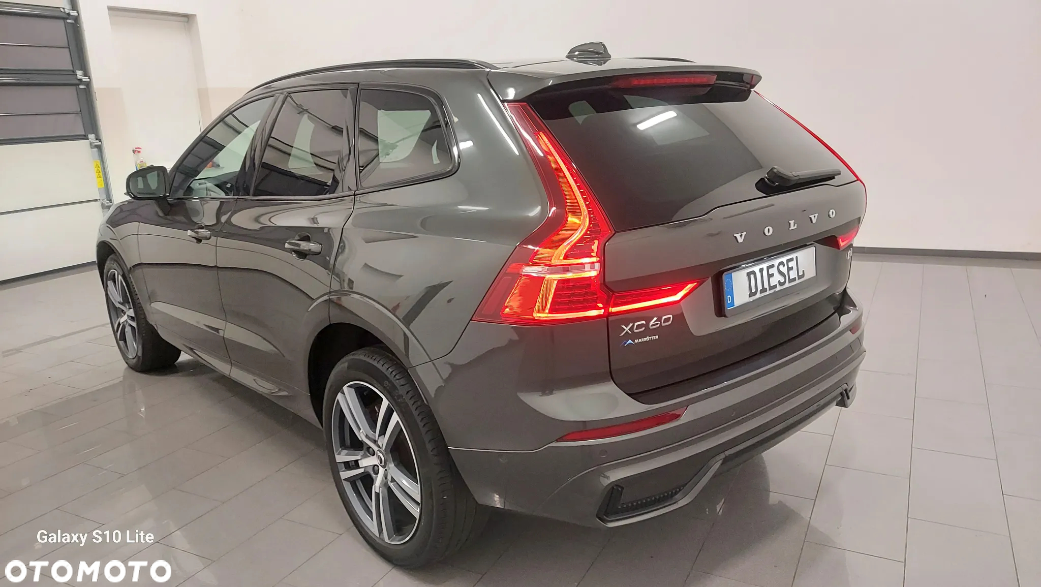 Volvo XC 60 B4 D Plus Dark - 4