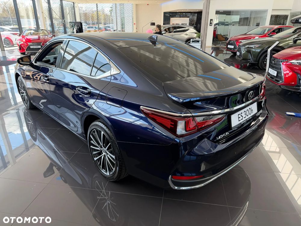 Lexus ES 300h Business Edition - 4