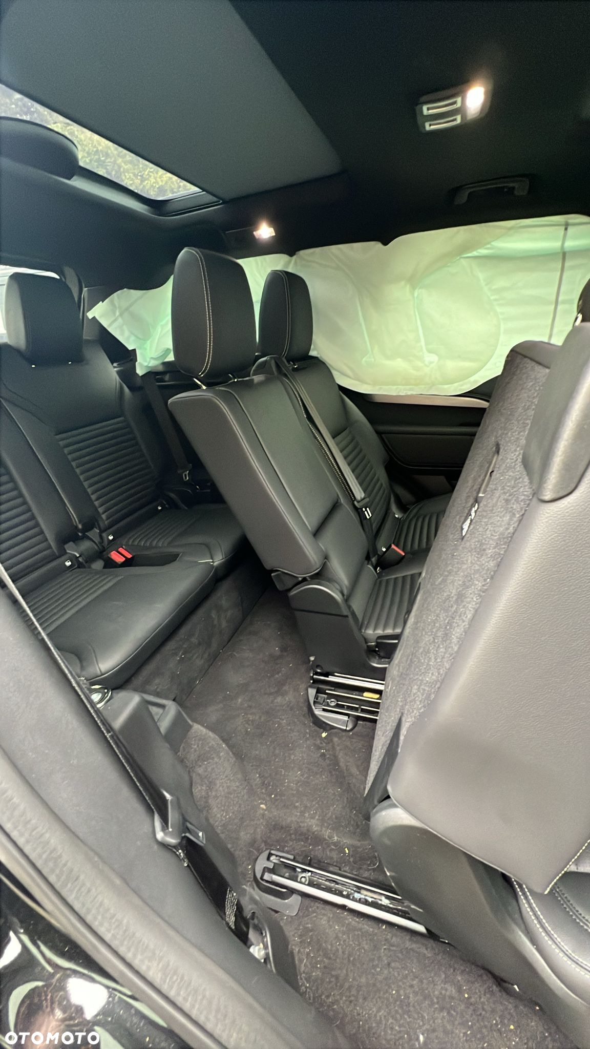 Land Rover Discovery D250 R-Dynamic SE - 23