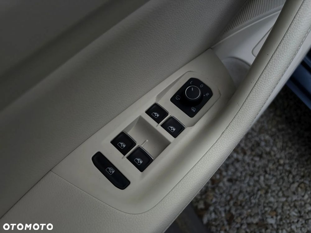 Volkswagen Passat Variant 1.8 TSI (BlueMotion Technology) DSG Highline - 35