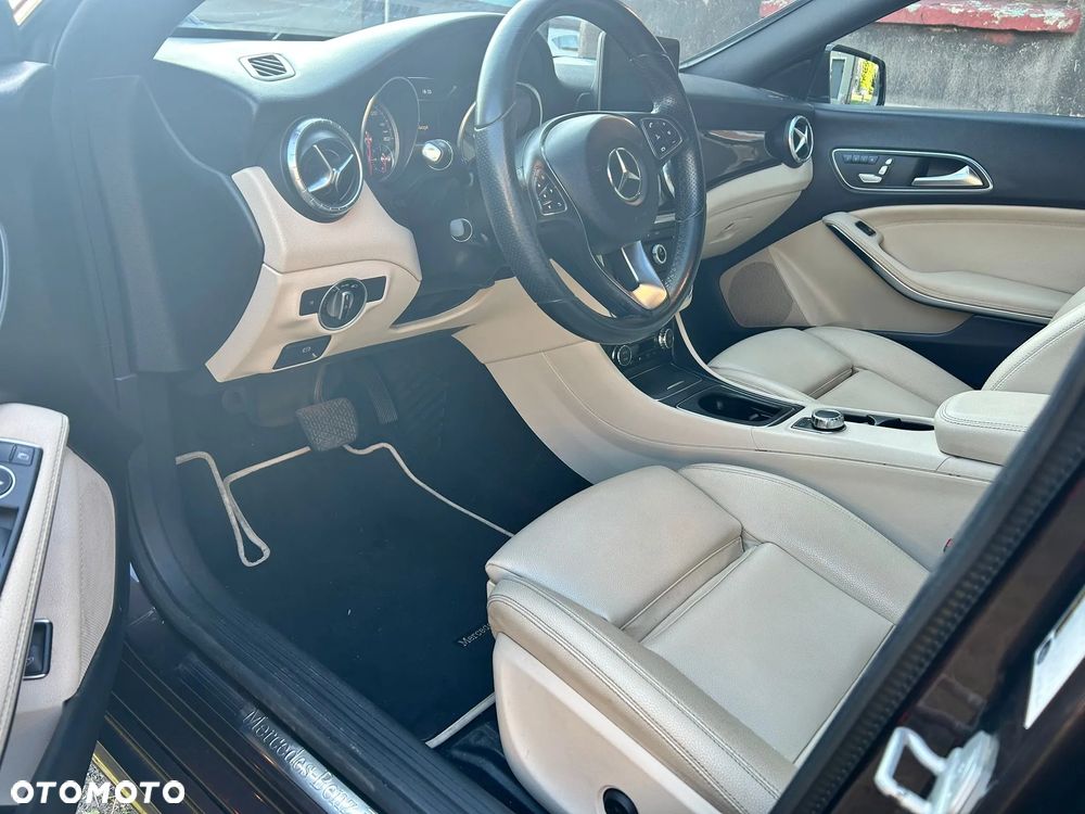 Mercedes-Benz CLA 250 7G-DCT - 13