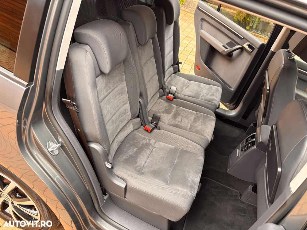 Volkswagen Touran 2.0 TDI DPF Highline - 16