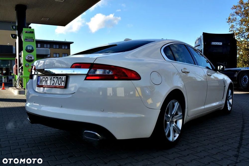 Jaguar XF 4.2 V8 Premium Luxury - 22