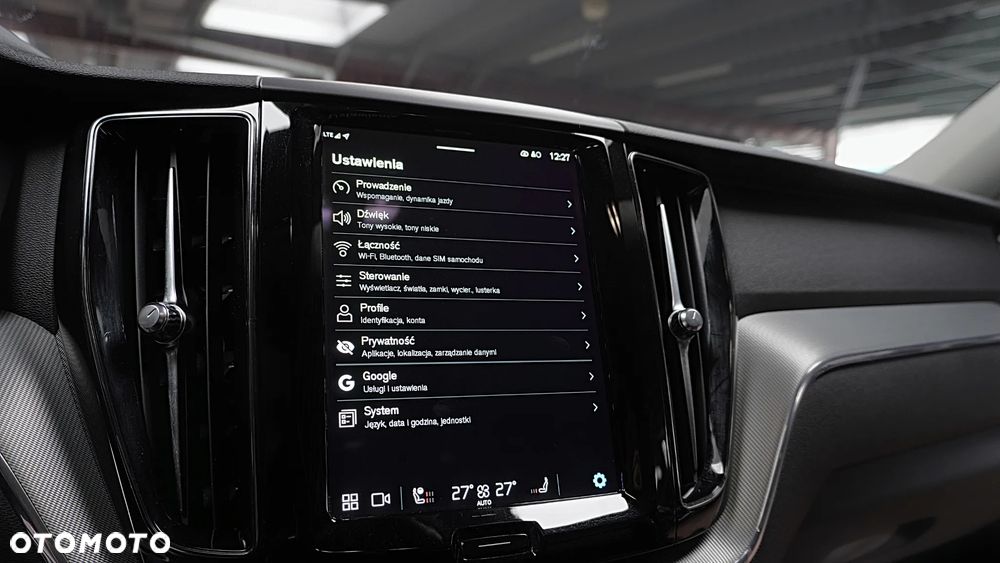 Volvo XC 60 B4 B Plus Dark - 23