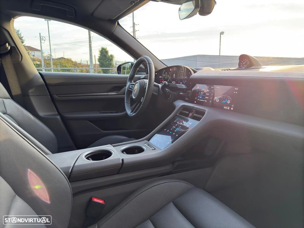 Porsche Taycan Sport Turismo Standard - 38