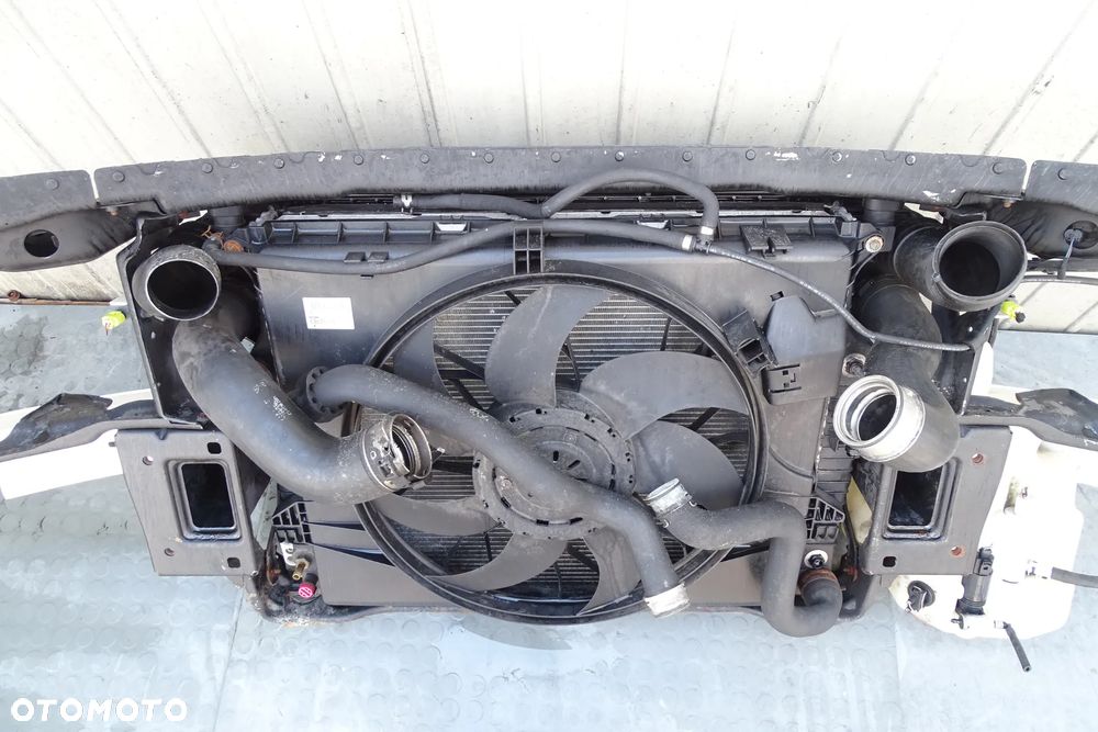 MERCEDES R KLASA 251 W251 LIFT 3.0 CDI Pas przedni - 12