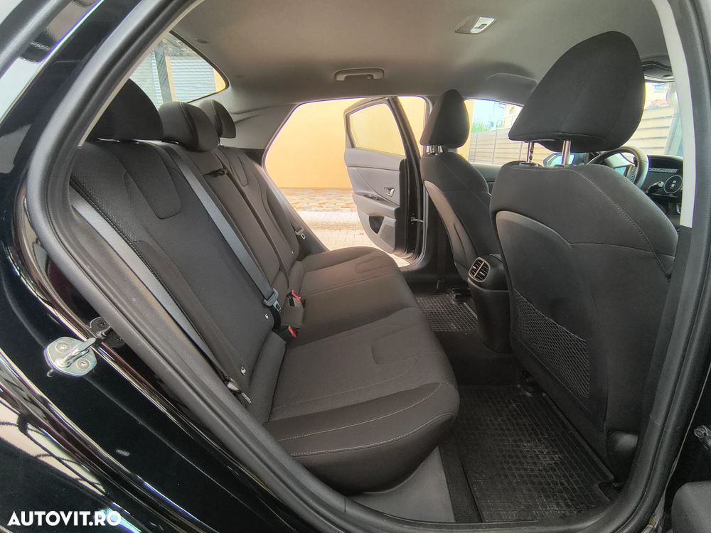 Hyundai Elantra 1.6 l 123 CP 6MT Highway - 15