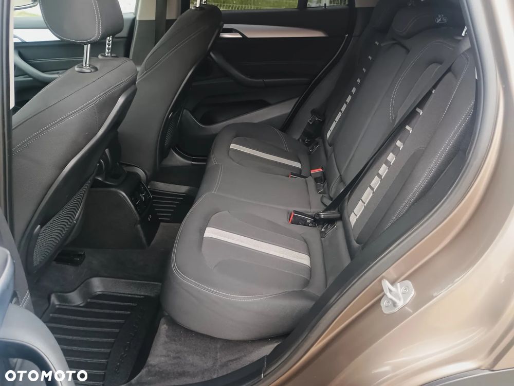 BMW X1 sDrive18d - 12