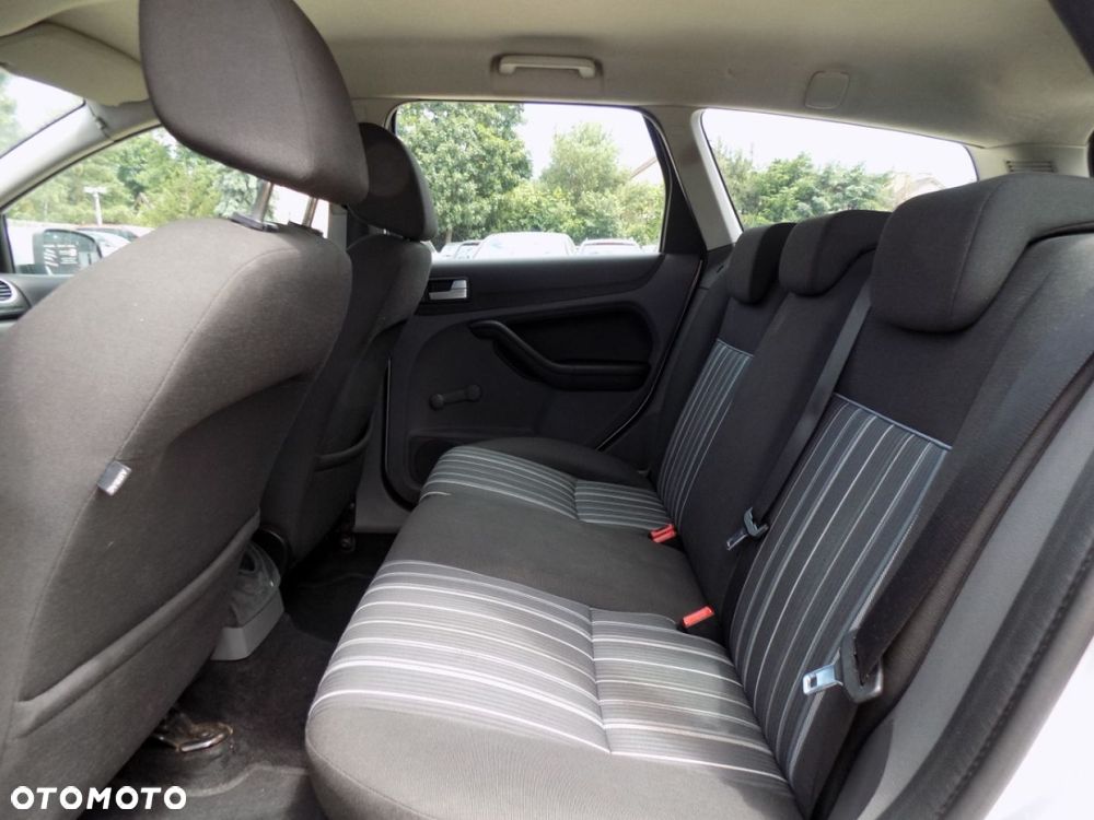 Ford Focus SW - 8