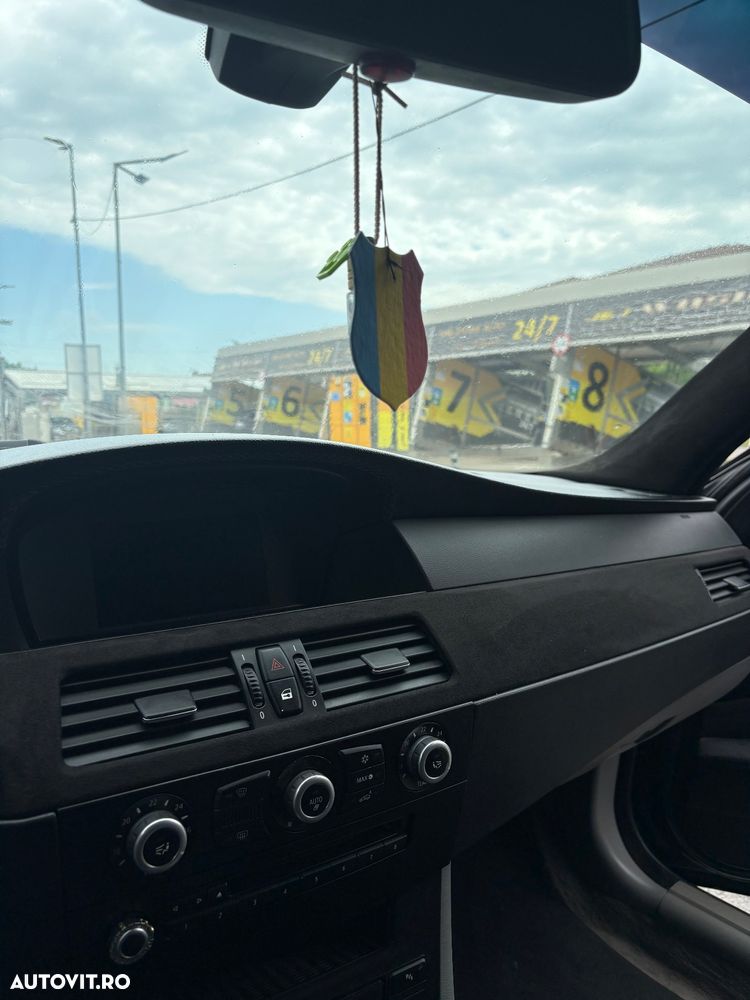 BMW Seria 5 520d Touring - 6