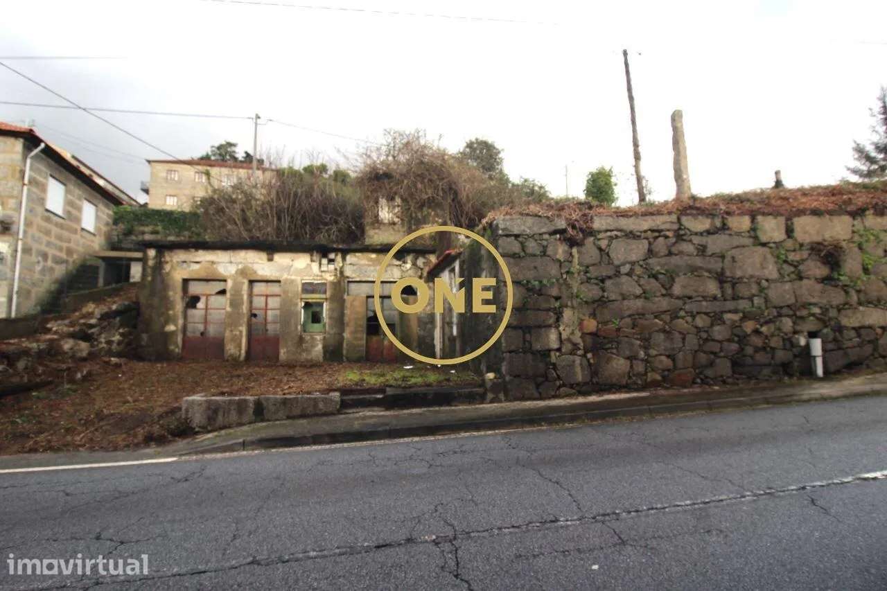 Moradia em Ruínas em Bairro - Grande imagem: 2/4