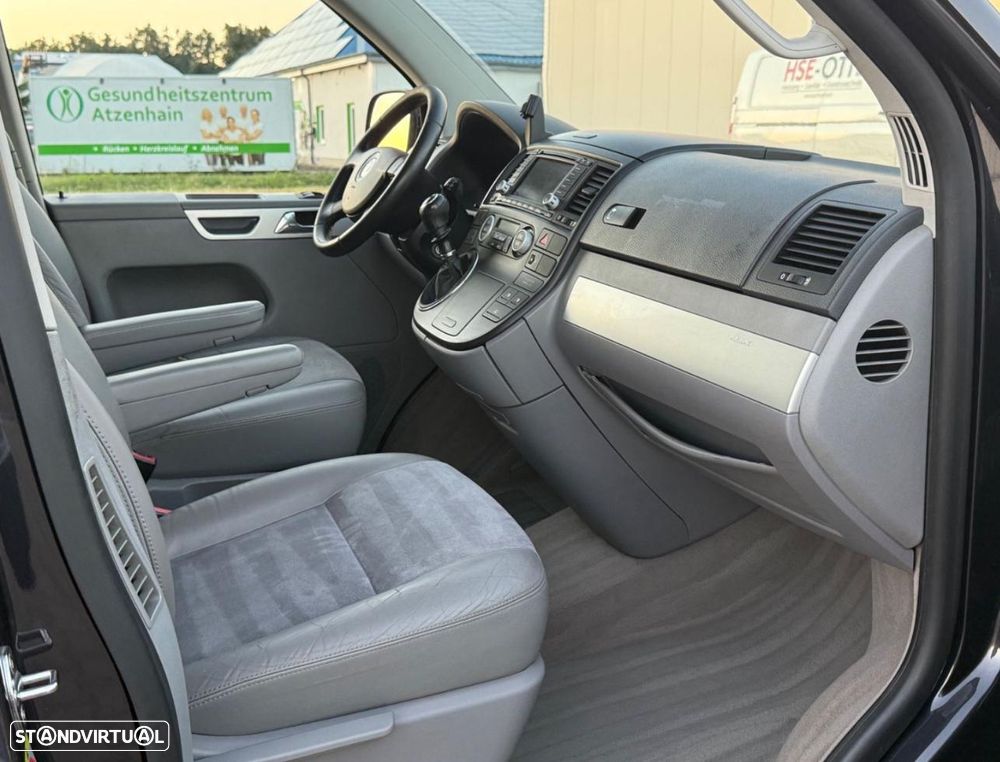 VW Multivan 2.5 TDi Highline - 8