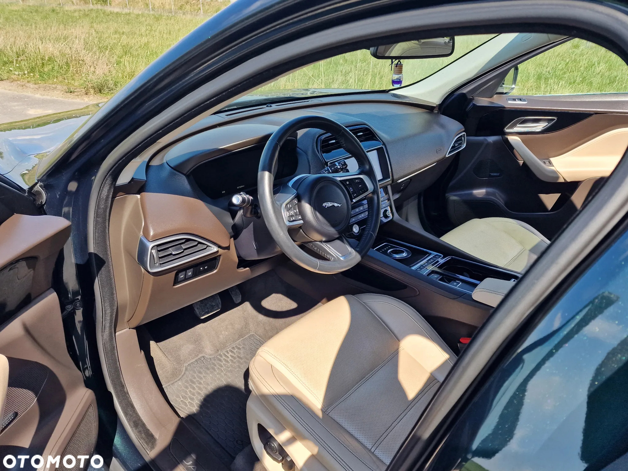 Jaguar F-Pace 35t AWD Prestige - 24