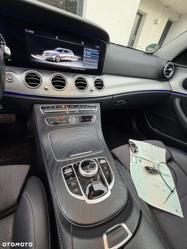 Mercedes-Benz Klasa E 220 d 4Matic 9G-TRONIC Avantgarde - 39