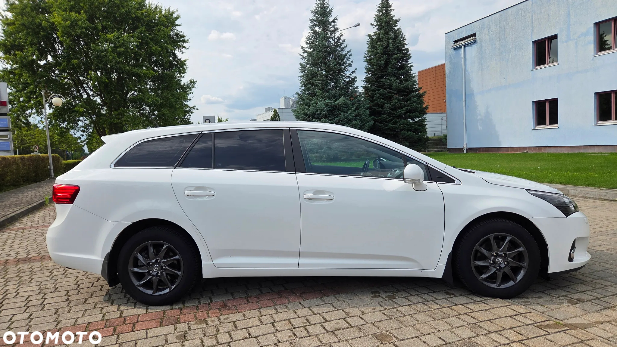 Toyota Avensis 2.0 D-4D Premium - 14