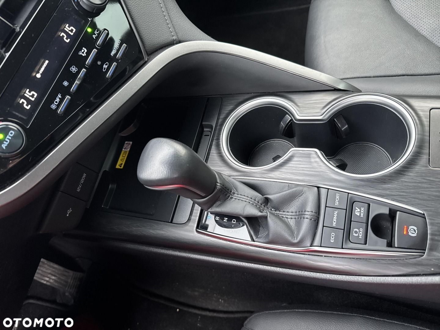 Toyota Camry - 18