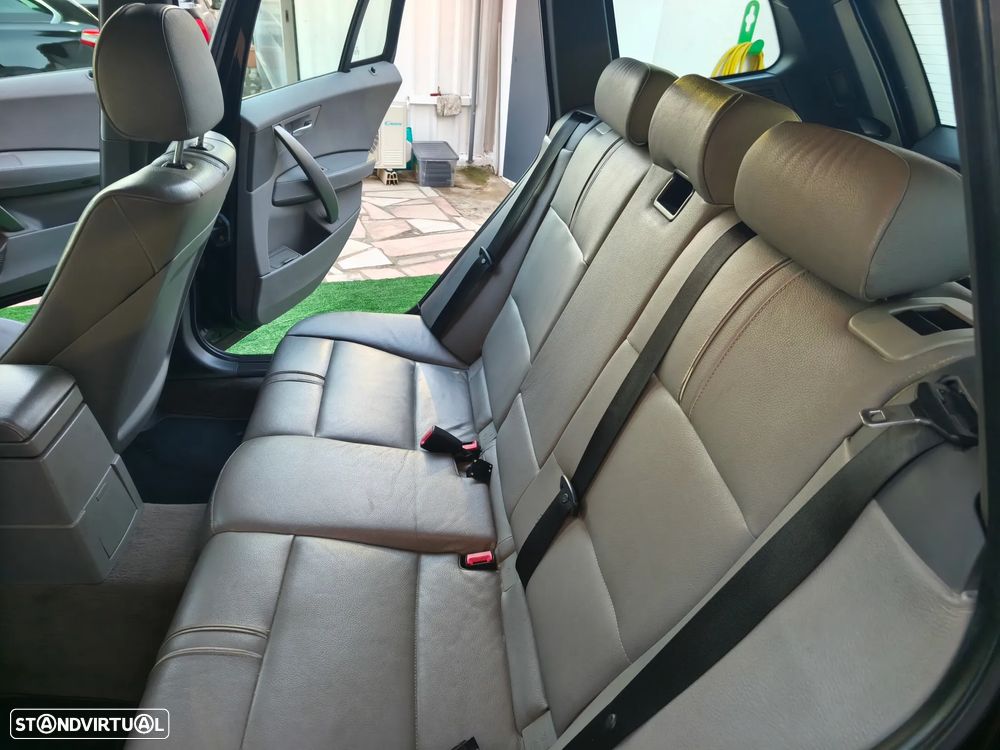 BMW X3 2.0 d SE - 25