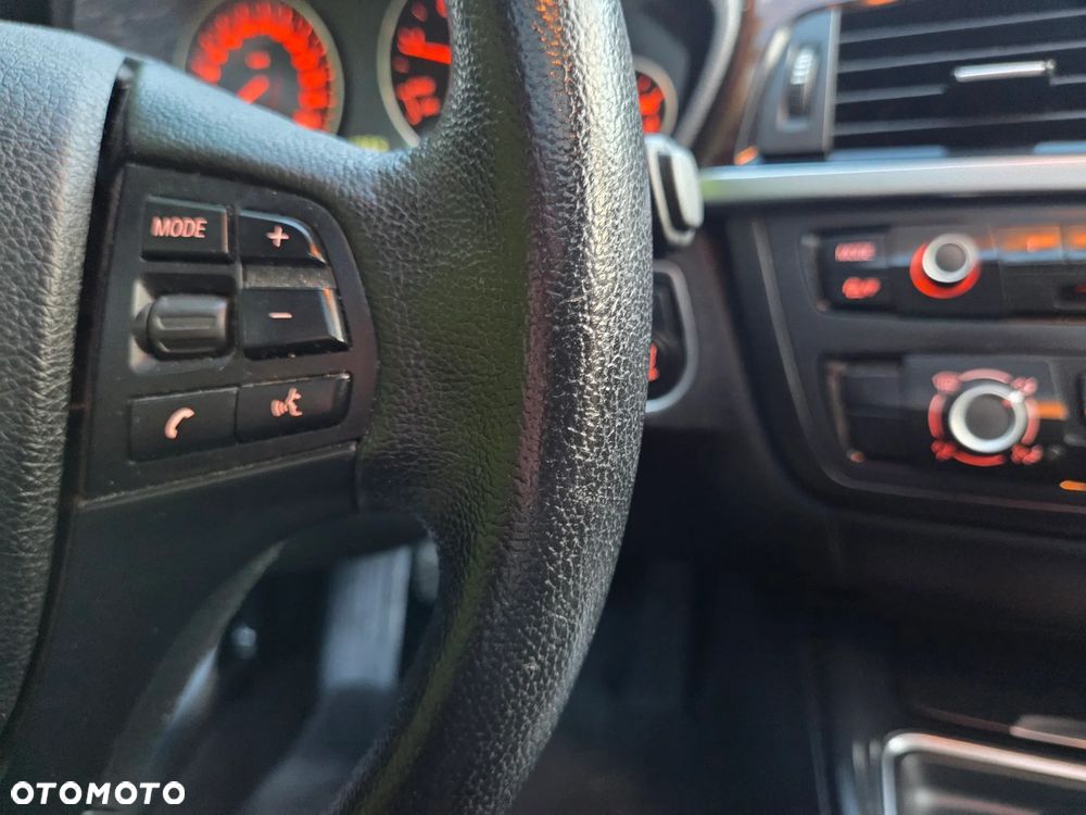 BMW Seria 3 318d Sport Line - 24