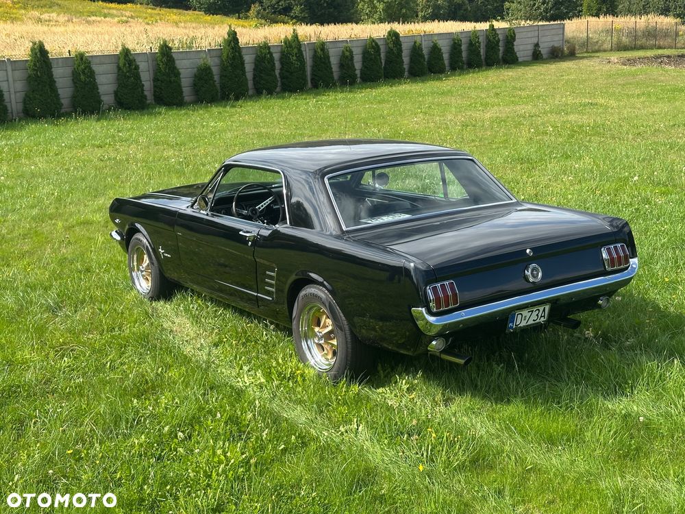 Ford Mustang - 40