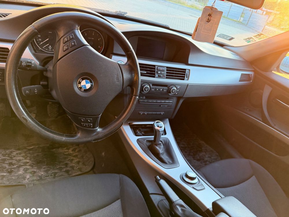 BMW Seria 3 318d - 4