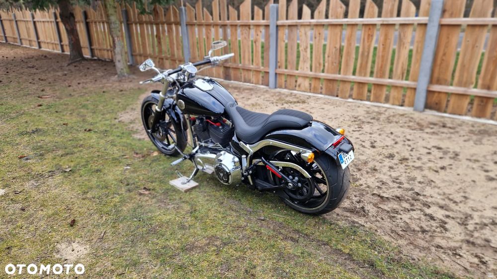 Harley-Davidson Softail Breakout - 4