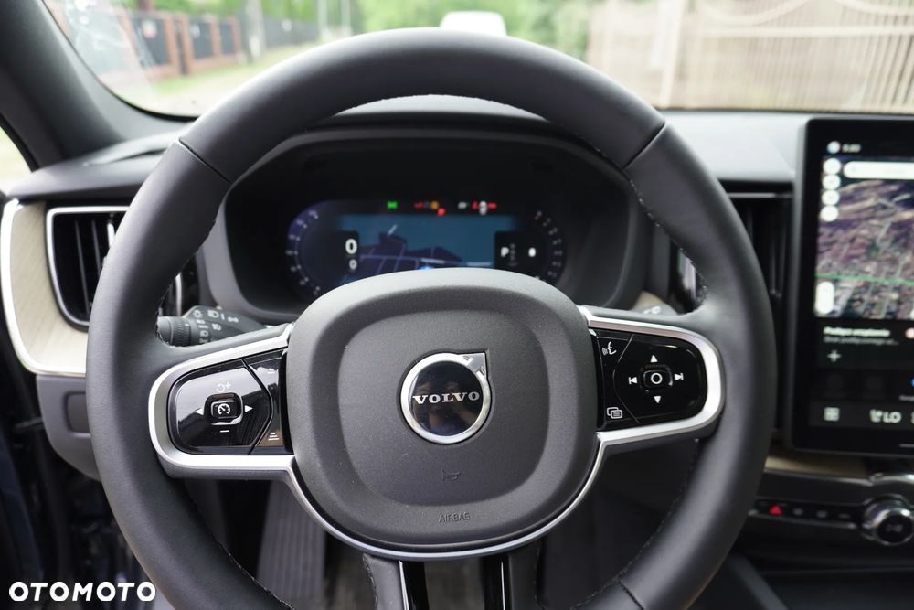 Volvo XC 60 B5 B AWD Plus Dark - 35