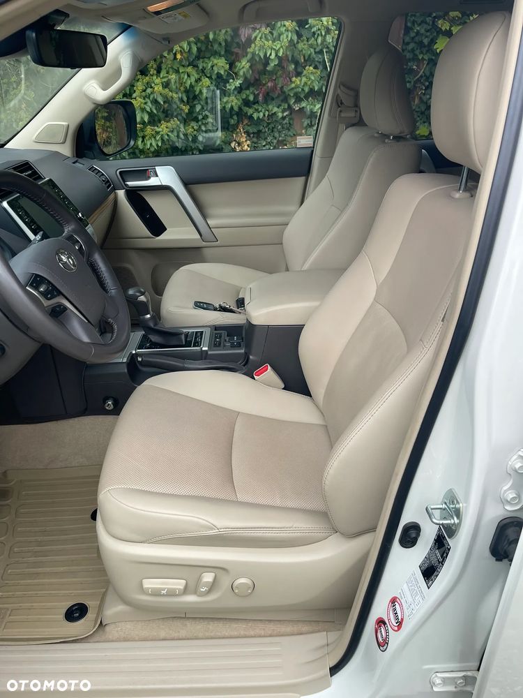 Toyota Land Cruiser - 26