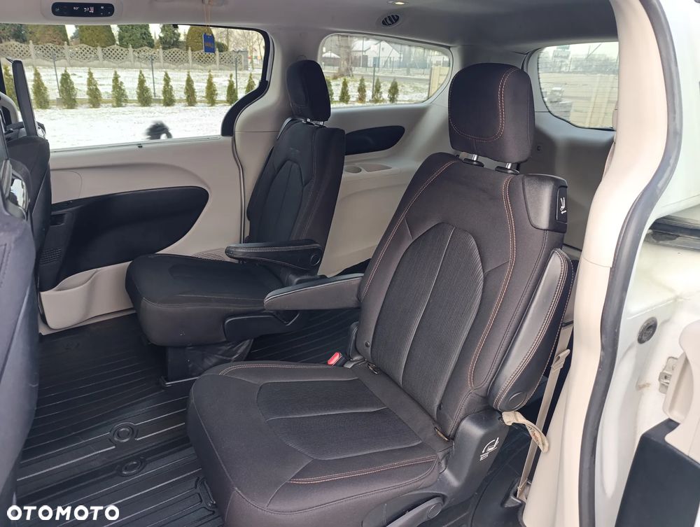 Chrysler Pacifica - 14