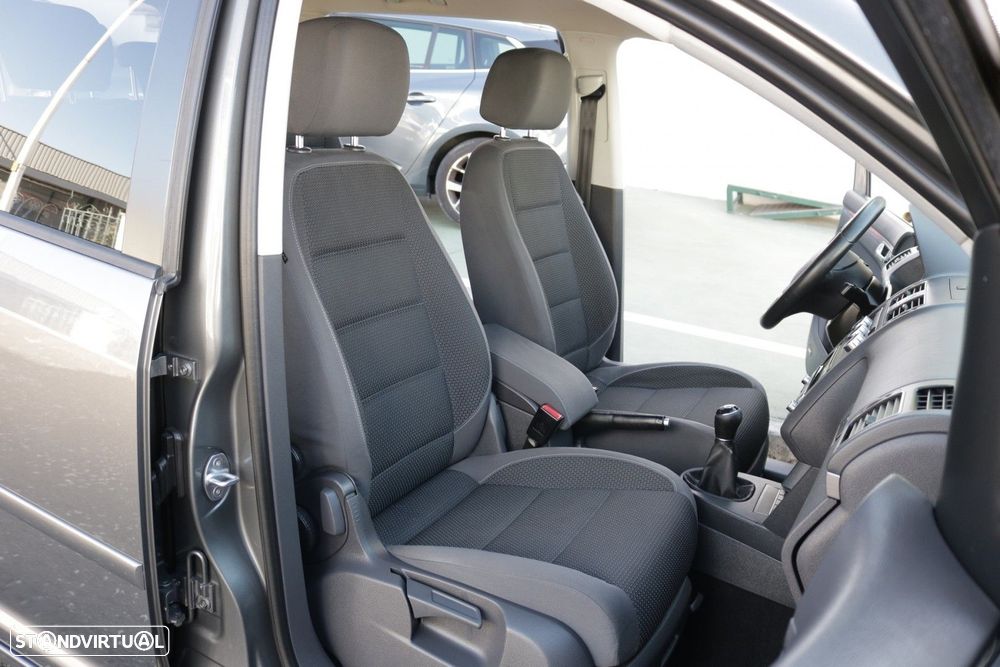 VW Touran 1.6 TDI BM Confortline 7L - 18