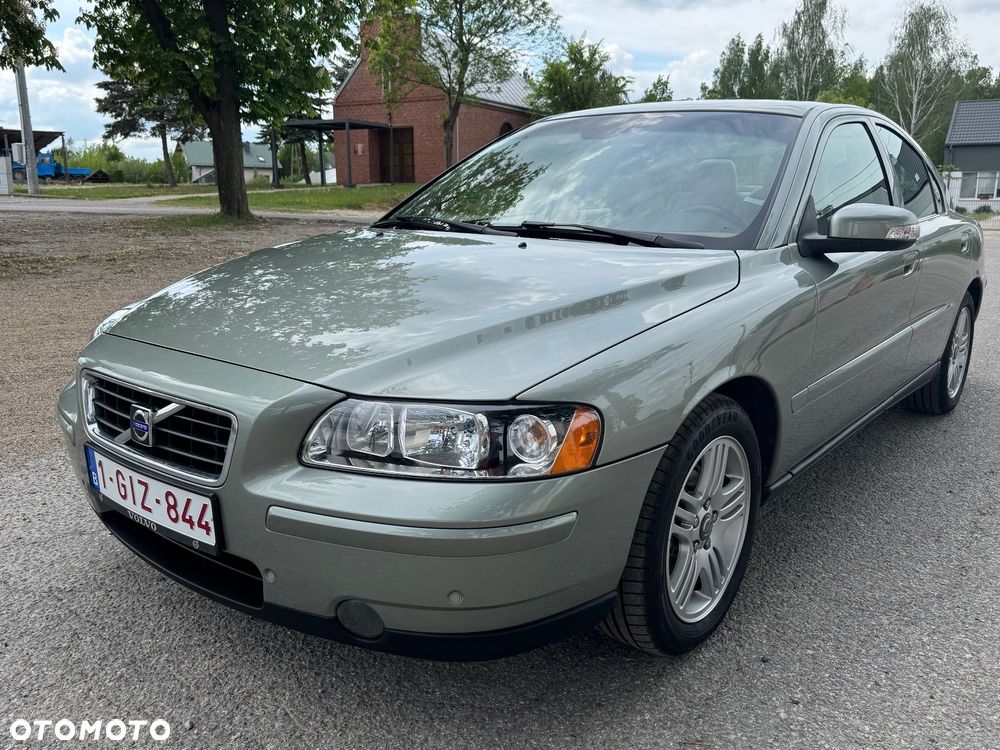 Volvo S60 2.4D Momentum - 1