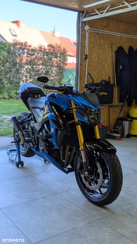 Suzuki GSX - 4