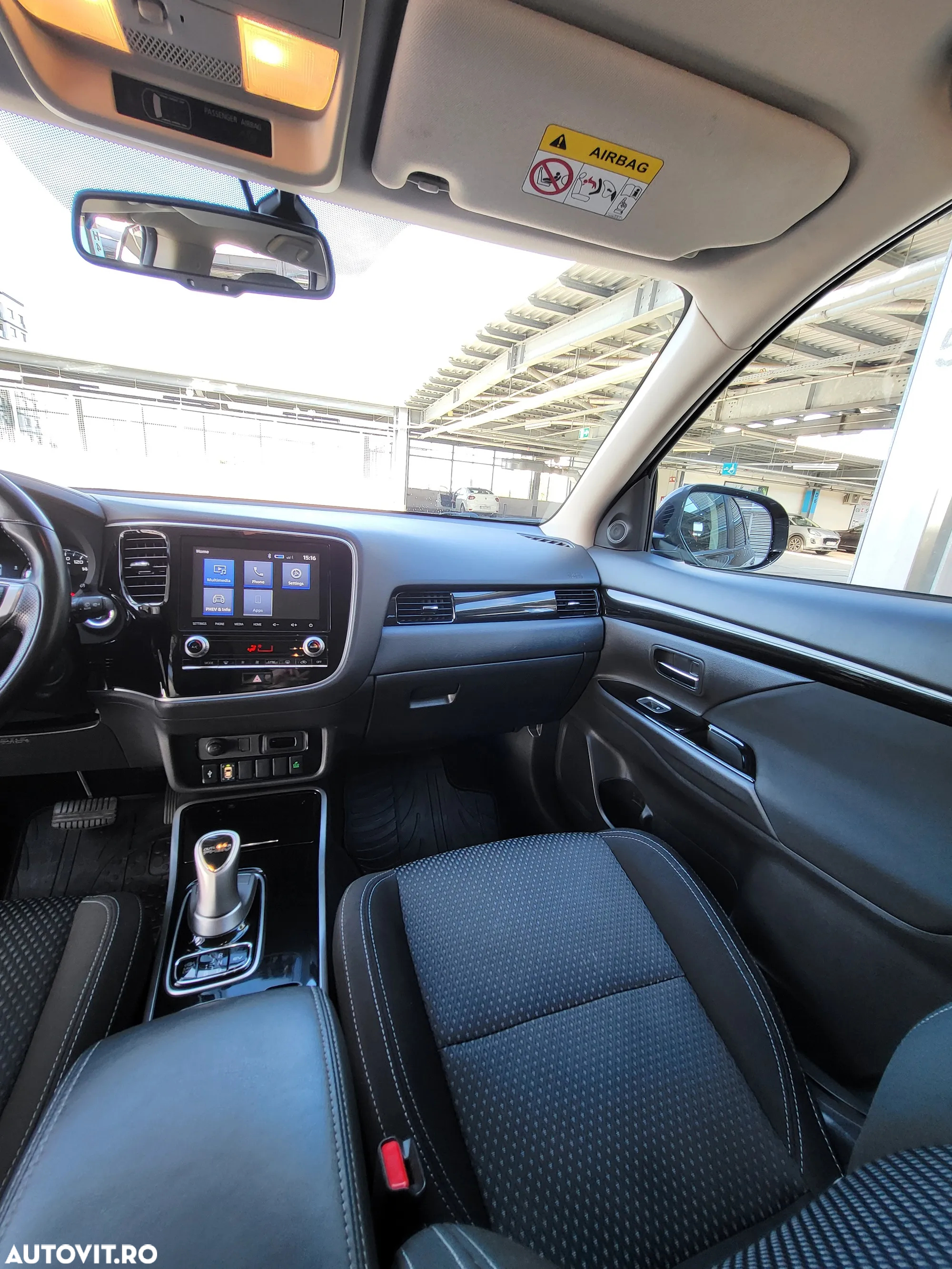 Mitsubishi Outlander 2.4 4WD Plug-In Hybrid - 13
