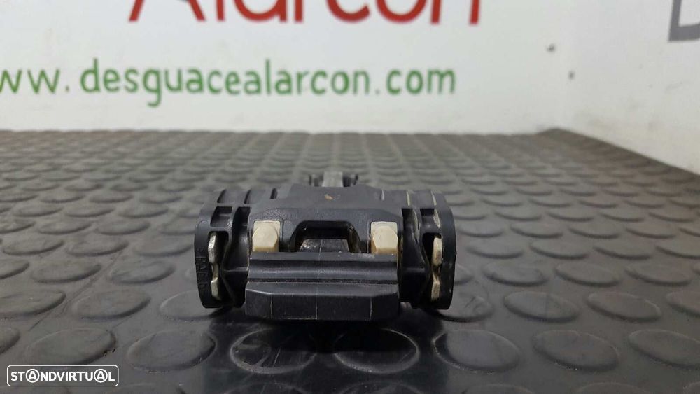 RETENTOR DA PORTA DIANTEIRA ESQUERDA BMW SERIE 3 BERLINA (E90) 320D - 5