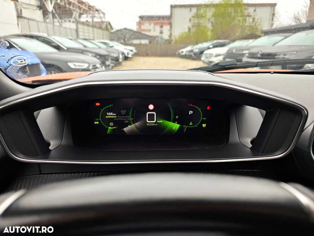 Peugeot 2008 PureTech 130 EAT8 GT - 24