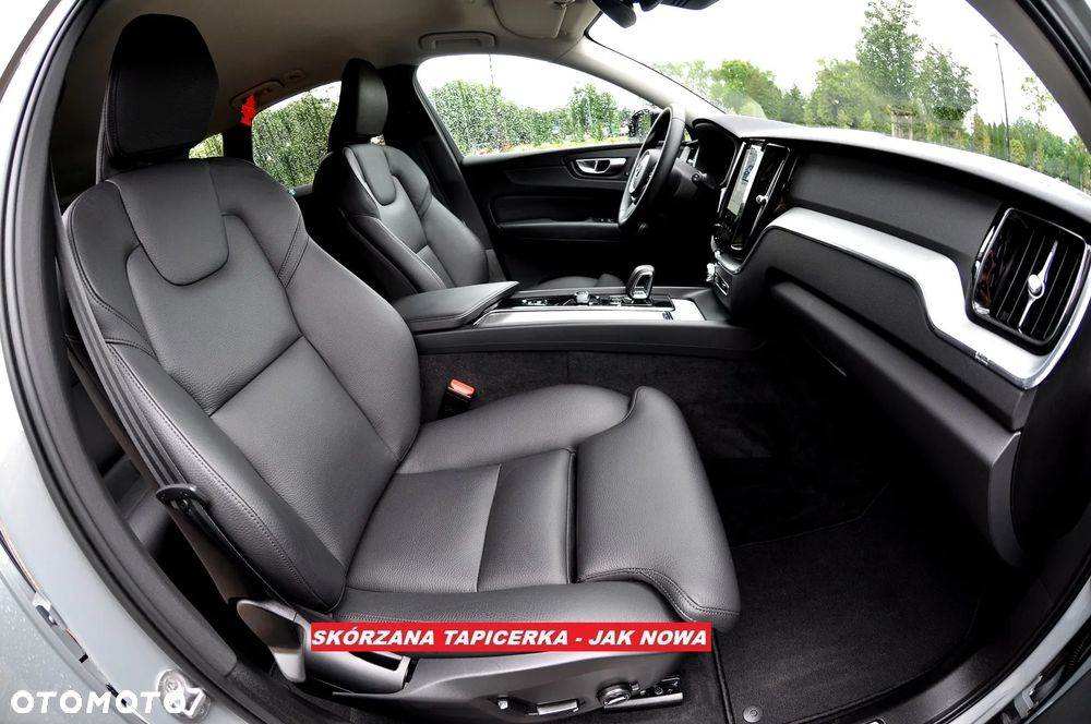 Volvo XC 60 B4 D Plus Dark - 29