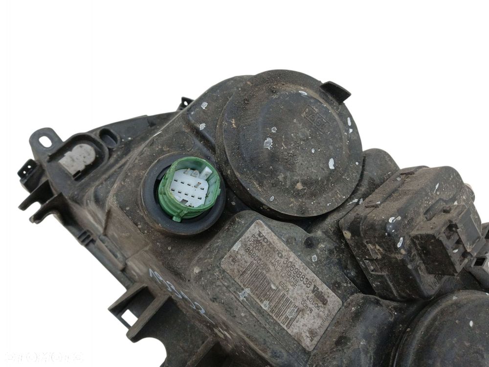 LAMPA REFLEKTOR PRAWY PRZÓD VOLVO XC70 I LIFT S60 I V70 II (04–07) 30698836 - 6