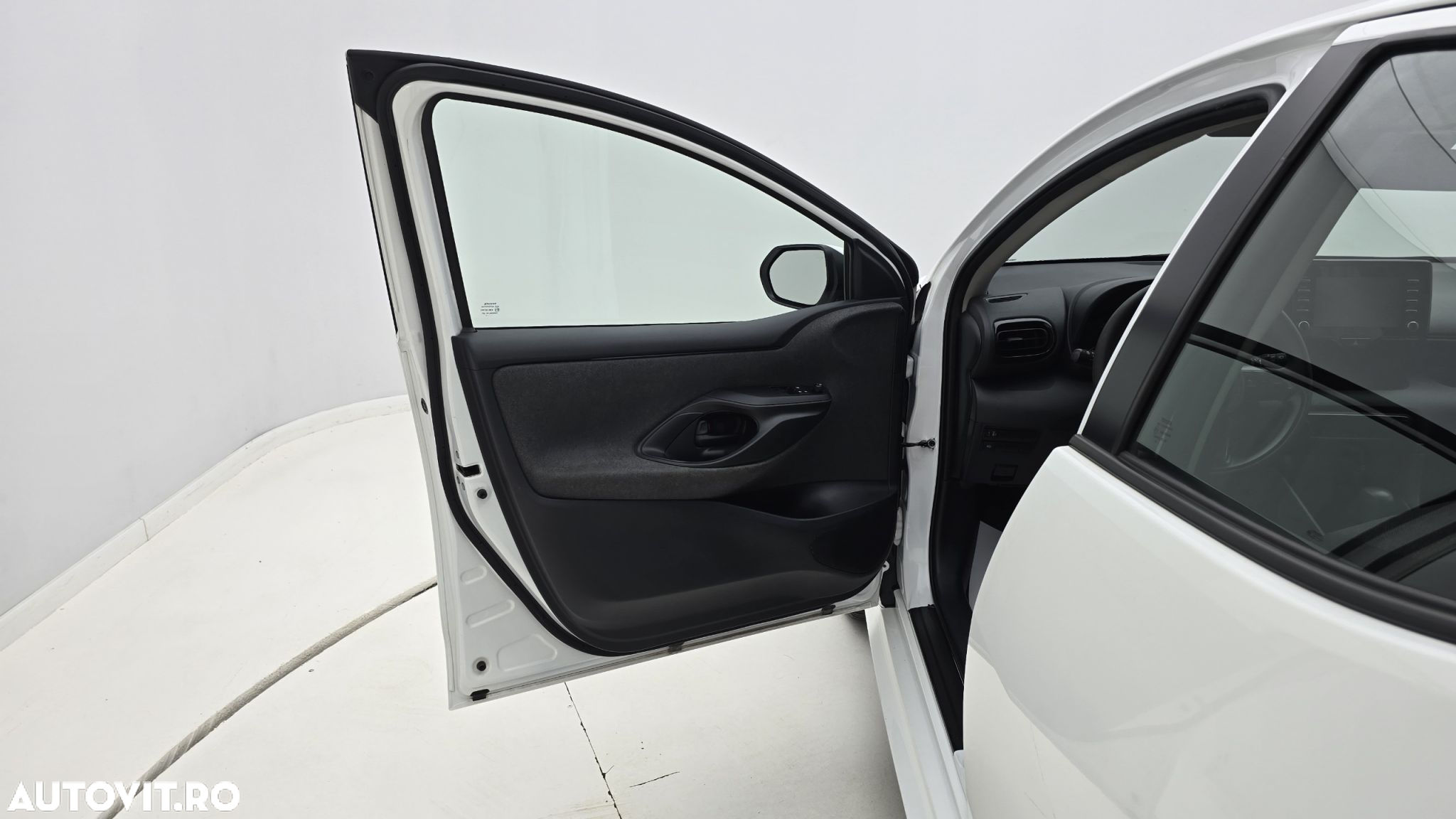 Toyota Yaris 1.5 VVT-i HSD Eco - 10