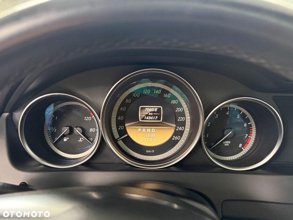 Mercedes-Benz Klasa C 180 CGI Automatik BlueEFFICIENCY Elegance - 34