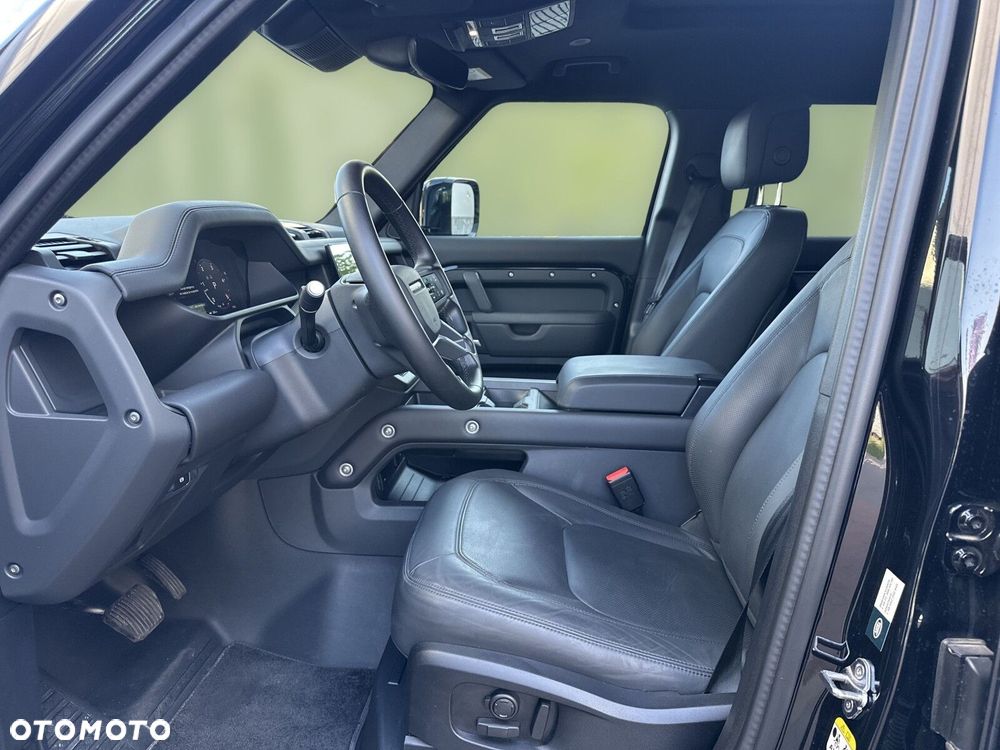 Land Rover Defender - 11