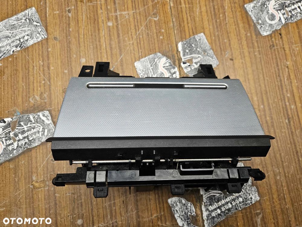 Popielniczka 2 DIN 8E0857951J 03S Klapka Wklad Carbon Srebrna Rybia Luska Audi A4 B6 B7 - 7