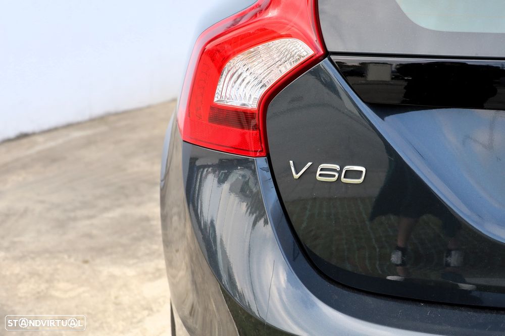 Volvo V60 2.0 D3 R-Design Start/Stop - 28