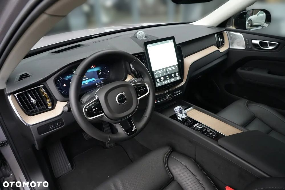 Volvo XC 60 T6 Plug-In Hybrid AWD Ultra Dark - 7