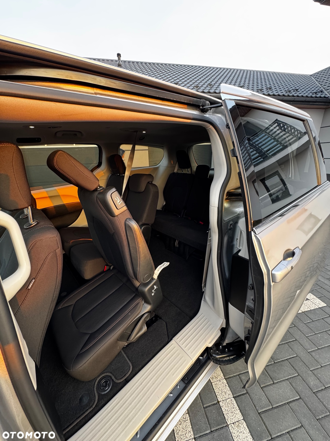 Chrysler Pacifica - 11