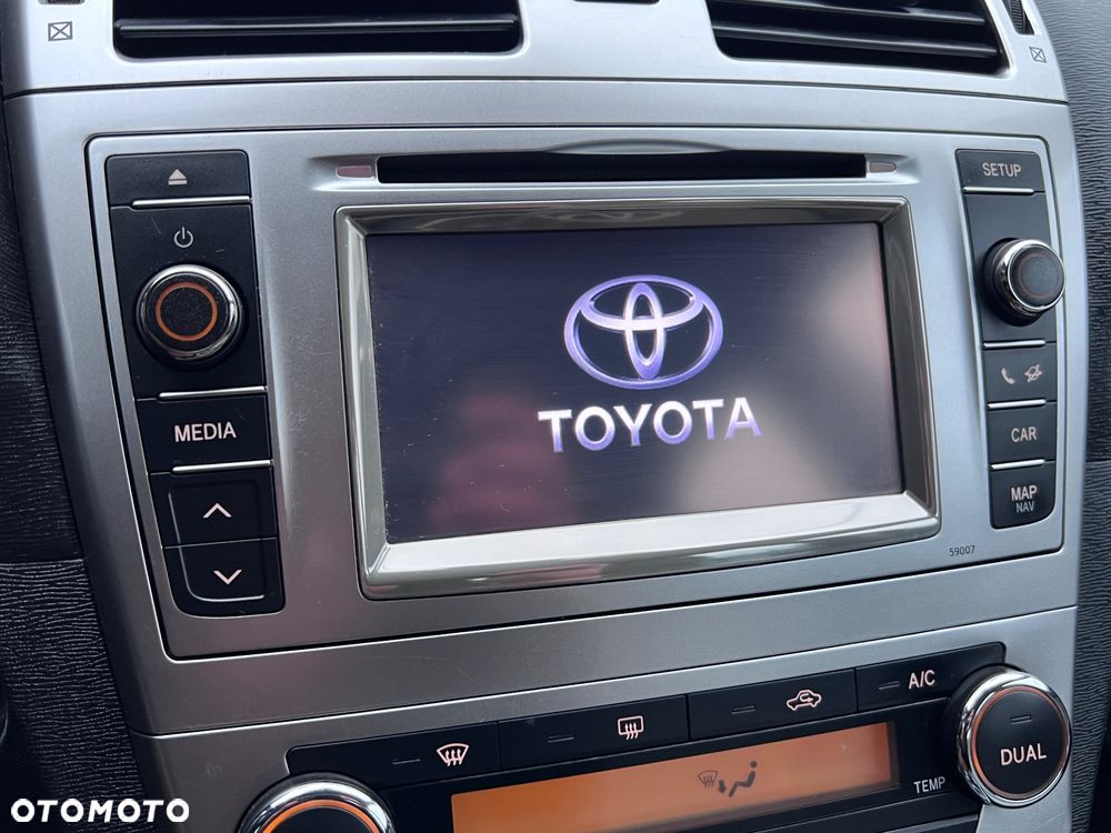 Toyota Avensis 1.8 Premium MS - 24