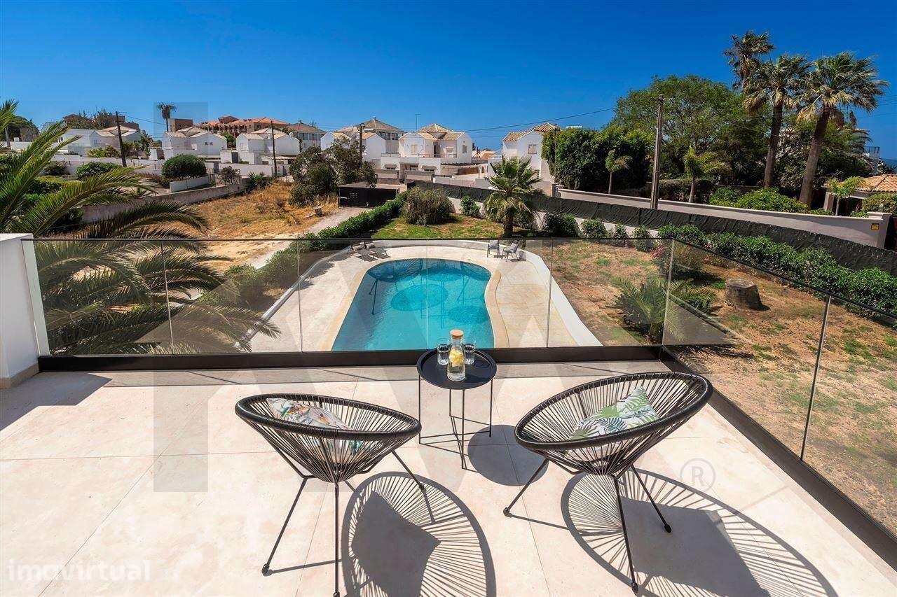Moradia T4 Renovada para Arrendamento Anual – na Galé com Vista Mar e - Grande imagem: 2/60