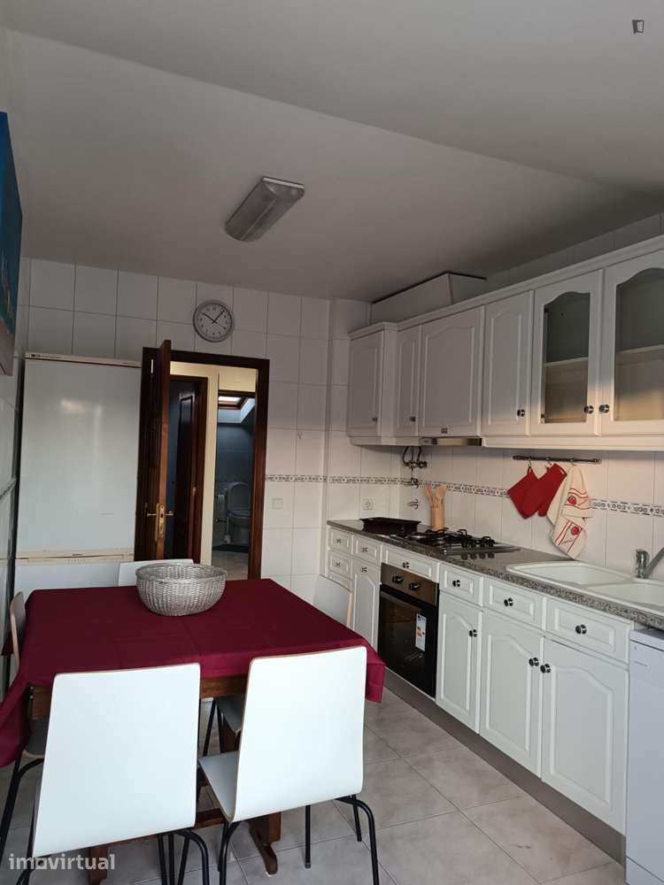 Quarto - localizado em Leiria - Grande imagem: 4/20