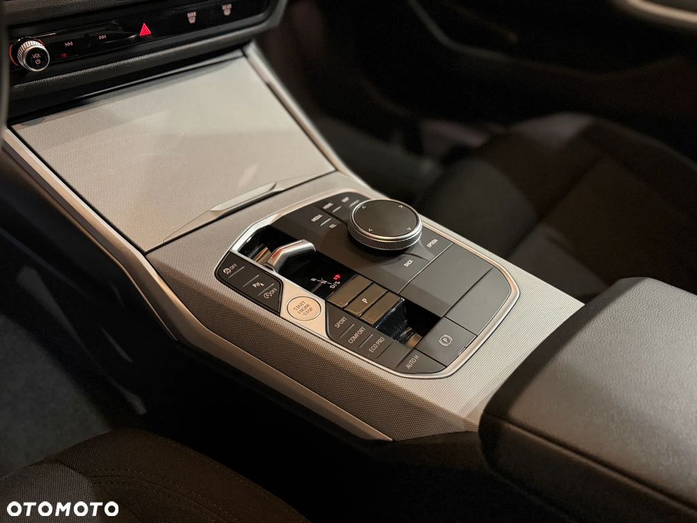 BMW Seria 3 318i - 9