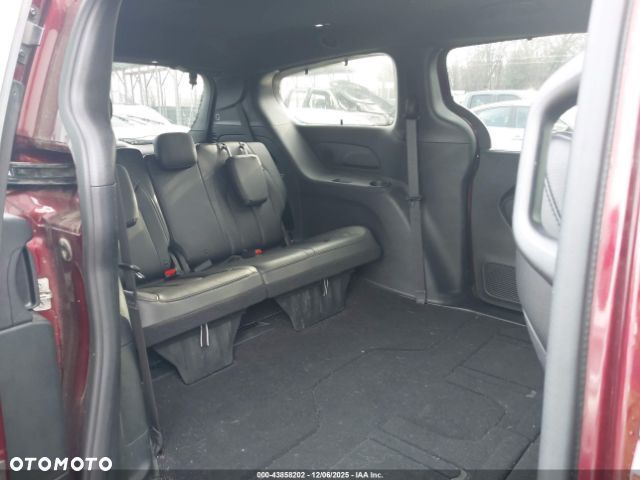 Chrysler Pacifica - 12