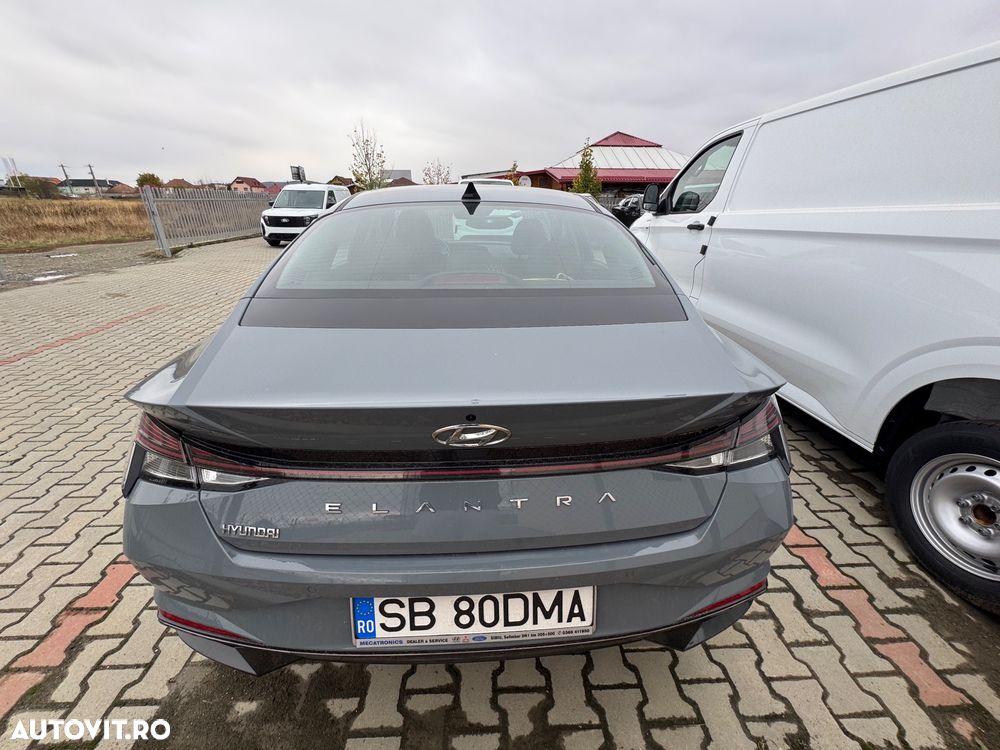 Hyundai Elantra - 5